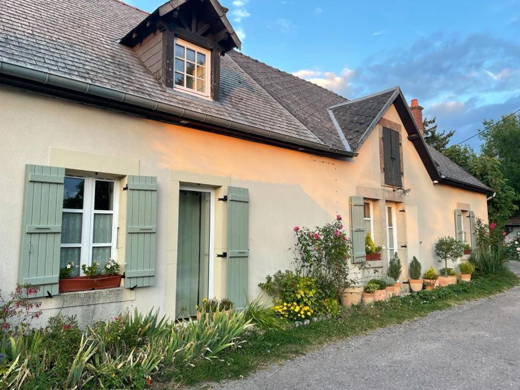 Gite Le Domaine D Orphee Marmagne  Exteriör bild
